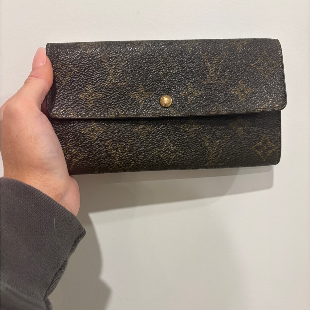Louis Vuitton Monogram Sarah Wallet